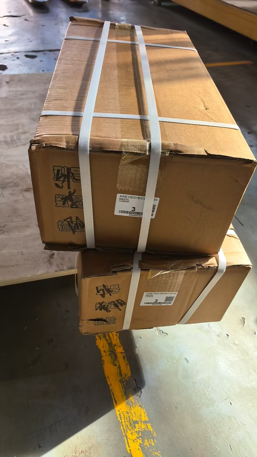今日の配送通知 -  6PCS 4WE10D31B方向バルブ